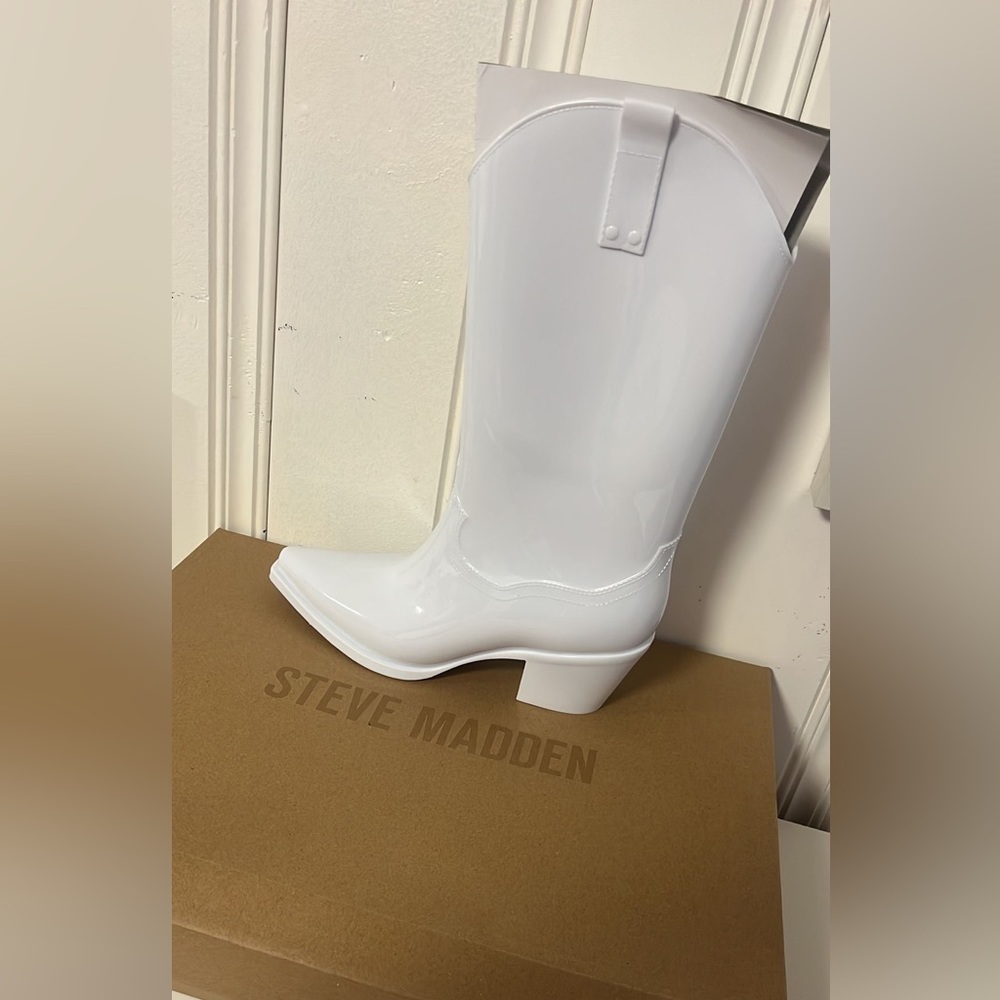 New Steve maden shallow boots size 9